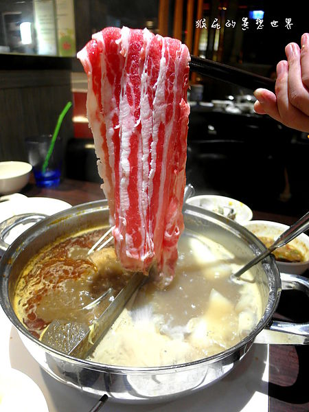 火龍島極品火鍋:【台北東區】CP值超高海鮮超威麻辣鍋!火龍島極品火鍋吃到飽!