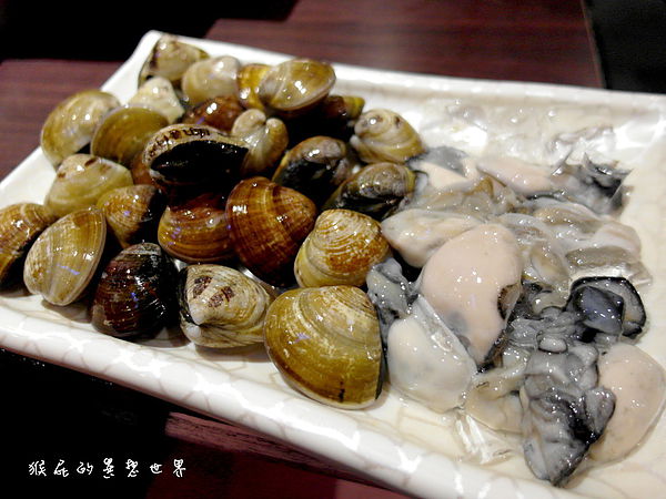 火龍島極品火鍋:【台北東區】CP值超高海鮮超威麻辣鍋!火龍島極品火鍋吃到飽!