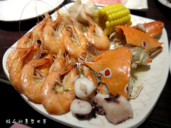 火龍島極品火鍋:【台北東區】CP值超高海鮮超威麻辣鍋!火龍島極品火鍋吃到飽!