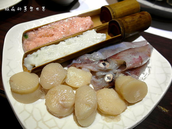 火龍島極品火鍋:【台北東區】CP值超高海鮮超威麻辣鍋!火龍島極品火鍋吃到飽!