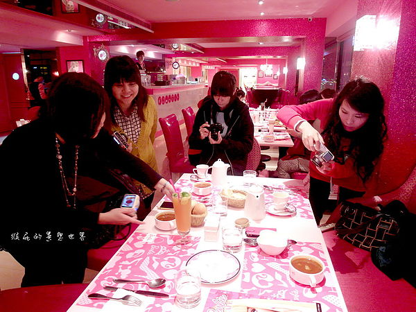 Barbie Cafe：【台北東區】女孩們的夢幻天堂！Barbie Cafe芭比咖啡！(邀約)