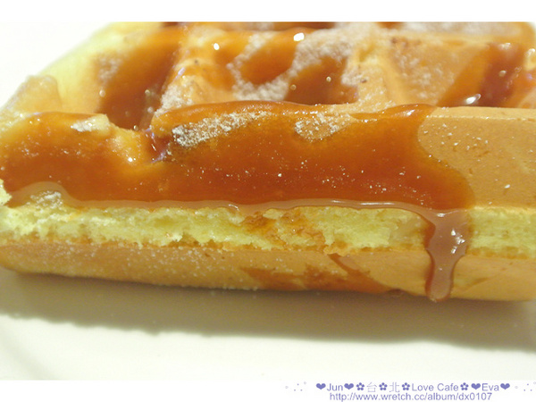 Love Café：【食記】oO。。台北　LOVE Café（美味的想念拍攝場地）　Blue Monday 就用甜吱吱有戀愛感的牛奶糖蛋捲，為大家解憂愁吧～牛奶糖蛋捲登場！！。o○。