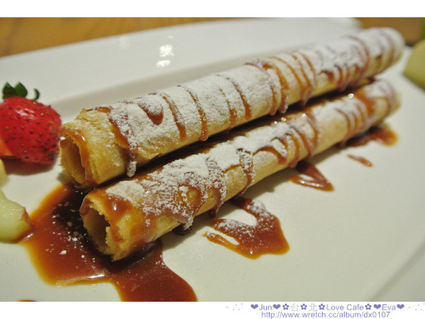 Love Café：【食記】oO。。台北　LOVE Café（美味的想念拍攝場地）　Blue Monday 就用甜吱吱有戀愛感的牛奶糖蛋捲，為大家解憂愁吧～牛奶糖蛋捲登場！！。o○。