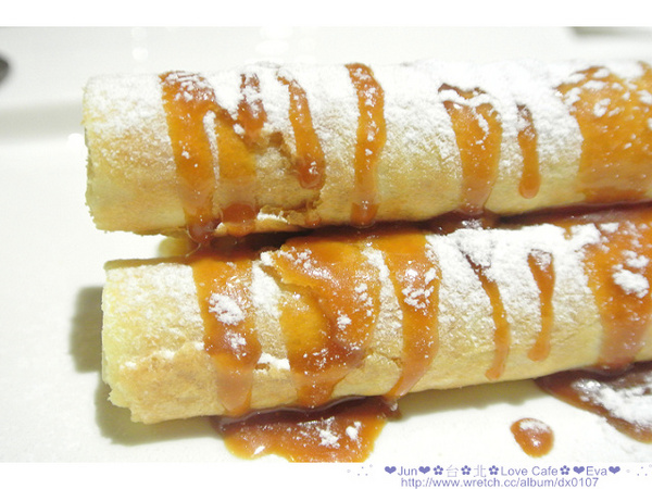 Love Café：【食記】oO。。台北　LOVE Café（美味的想念拍攝場地）　Blue Monday 就用甜吱吱有戀愛感的牛奶糖蛋捲，為大家解憂愁吧～牛奶糖蛋捲登場！！。o○。