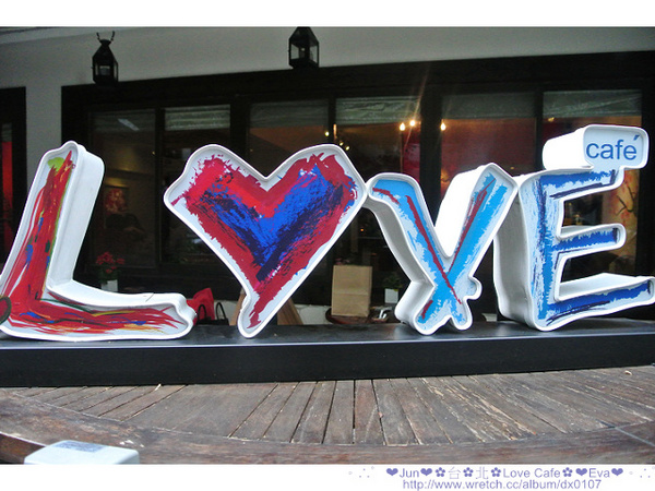 Love Café：【食記】oO。。台北　LOVE Café（美味的想念拍攝場地）　Blue Monday 就用甜吱吱有戀愛感的牛奶糖蛋捲，為大家解憂愁吧～牛奶糖蛋捲登場！！。o○。