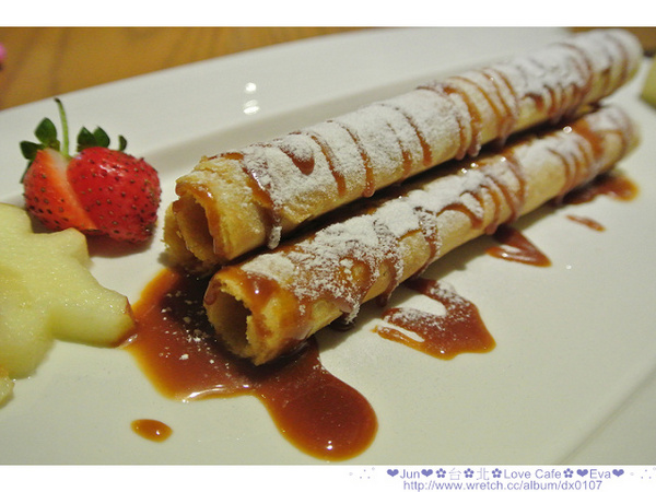 Love Café：【食記】oO。。台北　LOVE Café（美味的想念拍攝場地）　Blue Monday 就用甜吱吱有戀愛感的牛奶糖蛋捲，為大家解憂愁吧～牛奶糖蛋捲登場！！。o○。