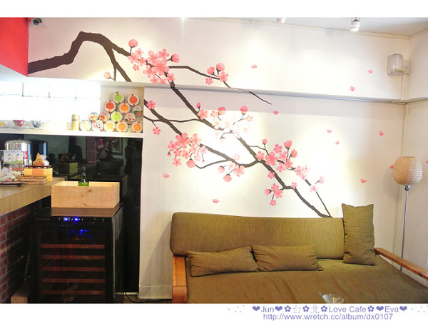 Love Café：【食記】oO。。台北　LOVE Café（美味的想念拍攝場地）　Blue Monday 就用甜吱吱有戀愛感的牛奶糖蛋捲，為大家解憂愁吧～牛奶糖蛋捲登場！！。o○。