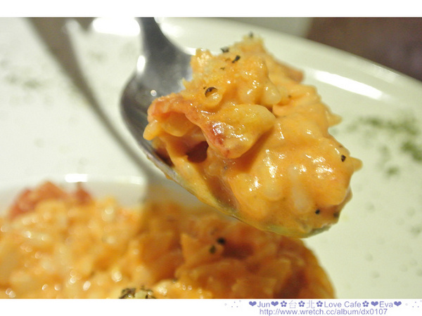 Love Café：【食記】oO。。台北　LOVE Café（美味的想念拍攝場地）　Blue Monday 就用甜吱吱有戀愛感的牛奶糖蛋捲，為大家解憂愁吧～牛奶糖蛋捲登場！！。o○。