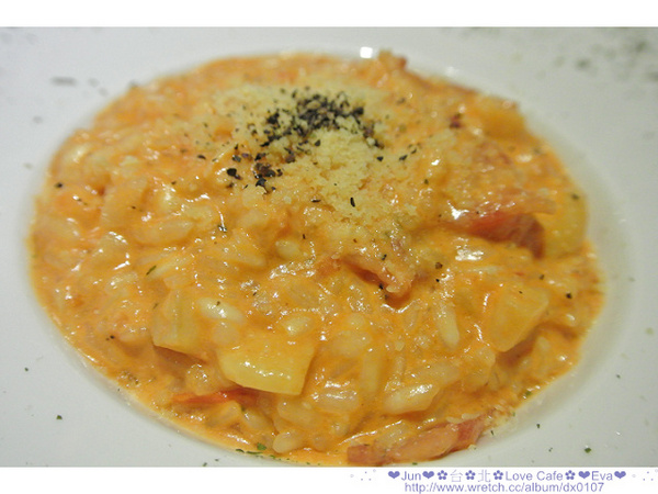 Love Café：【食記】oO。。台北　LOVE Café（美味的想念拍攝場地）　Blue Monday 就用甜吱吱有戀愛感的牛奶糖蛋捲，為大家解憂愁吧～牛奶糖蛋捲登場！！。o○。