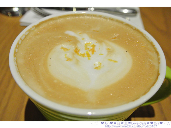 Love Café：【食記】oO。。台北　LOVE Café（美味的想念拍攝場地）　Blue Monday 就用甜吱吱有戀愛感的牛奶糖蛋捲，為大家解憂愁吧～牛奶糖蛋捲登場！！。o○。