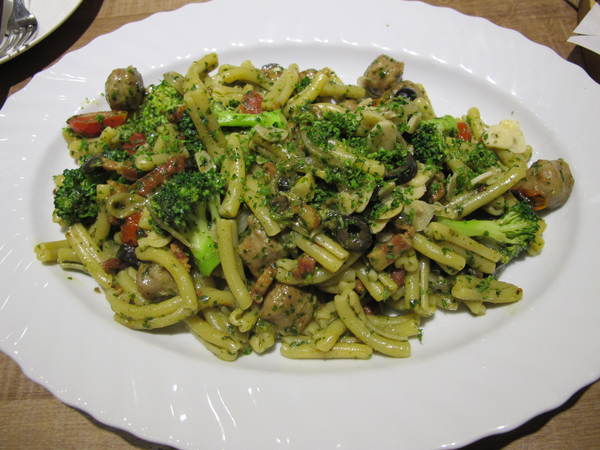 Pizzeria Oggi(敦南店)：(胖樺食記)台北市敦化南路Pizzeria Oggi二訪。正港義大利披薩餅皮薄脆Q彈。當月壽星贈送披薩一枚。