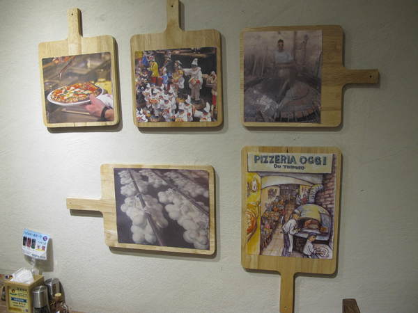 Pizzeria Oggi(敦南店)：(胖樺食記)台北市敦化南路Pizzeria Oggi二訪。正港義大利披薩餅皮薄脆Q彈。當月壽星贈送披薩一枚。