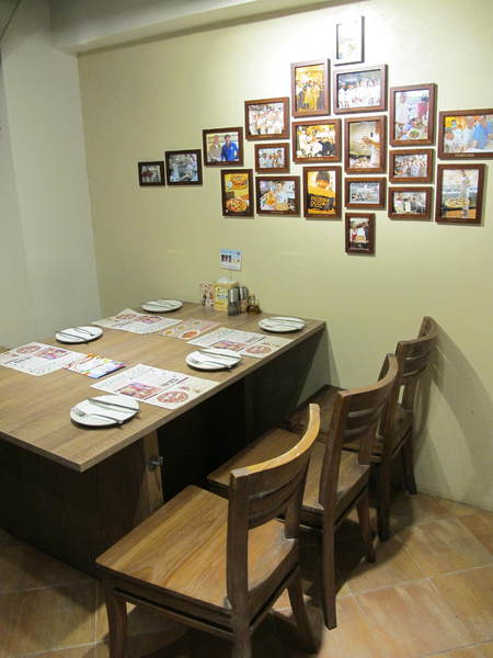 Pizzeria Oggi(敦南店)：(胖樺食記)台北市敦化南路Pizzeria Oggi二訪。正港義大利披薩餅皮薄脆Q彈。當月壽星贈送披薩一枚。