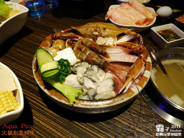 Aqua Pica火鍋創意料理：藝術與絢爛水舞牆的「Aqua Pica火鍋創意料理」～