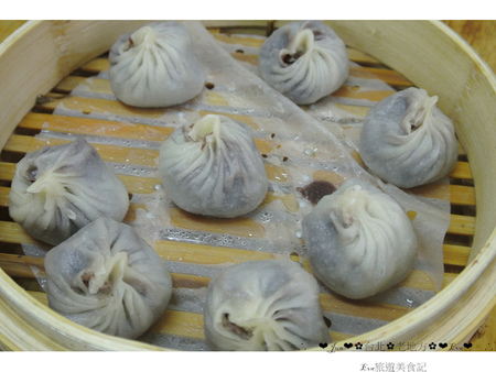 老地方:【食記】oO。o○新北市 三芝 老地方 手工小籠湯包 一口咬下湯包,湯包的湯汁就多達半湯匙,快釀成水災!超啾西~。oO。o○。