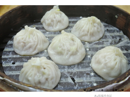 老地方:【食記】oO。o○新北市 三芝 老地方 手工小籠湯包 一口咬下湯包,湯包的湯汁就多達半湯匙,快釀成水災!超啾西~。oO。o○。