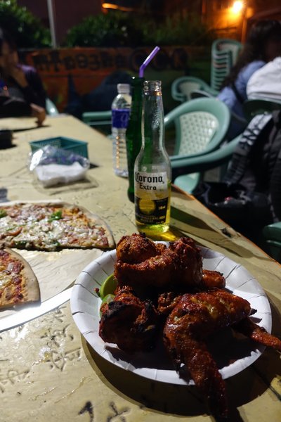 海屋Cafe：(胖樺食記)新竹南寮/十七里海岸線必訪美食「海屋cafe咖啡廳」。手工窯烤披薩/啤酒/豬肋排/都坦烤雞配上美麗的海天一線