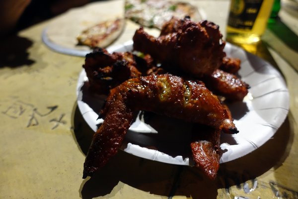 海屋Cafe：(胖樺食記)新竹南寮/十七里海岸線必訪美食「海屋cafe咖啡廳」。手工窯烤披薩/啤酒/豬肋排/都坦烤雞配上美麗的海天一線