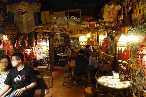 海屋Cafe：(胖樺食記)新竹南寮/十七里海岸線必訪美食「海屋cafe咖啡廳」。手工窯烤披薩/啤酒/豬肋排/都坦烤雞配上美麗的海天一線