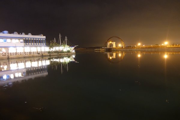 海屋Cafe：(胖樺食記)新竹南寮/十七里海岸線必訪美食「海屋cafe咖啡廳」。手工窯烤披薩/啤酒/豬肋排/都坦烤雞配上美麗的海天一線