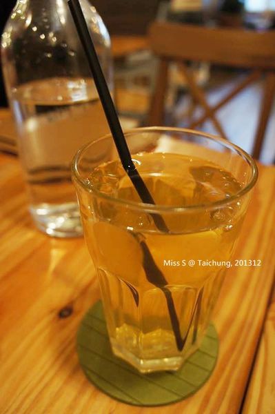 1511324_10201084090688452_2113855498_n