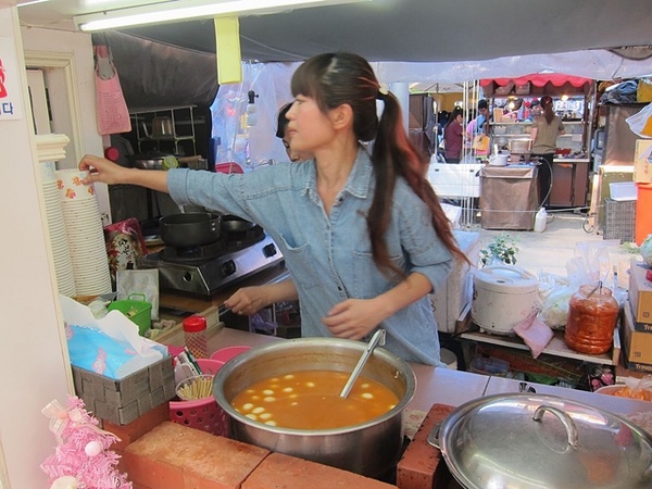 韓湘辣年糕：韓湘韓式烤肉飯 辣炒年糕 年糕鍋~台南最夠味的韓國路邊攤
