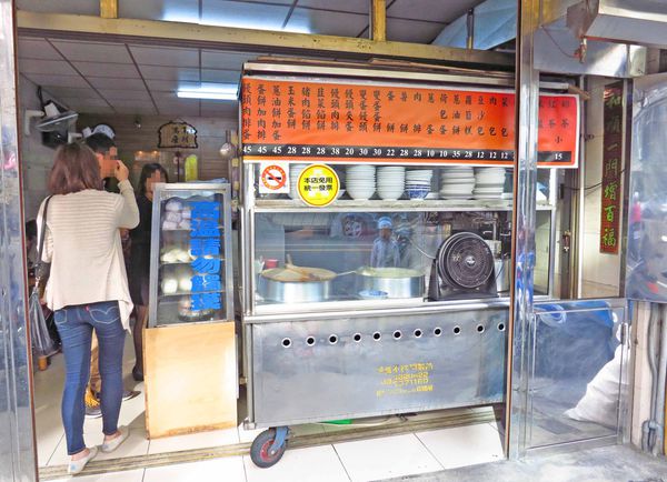 【新竹美食】學府路饅頭肉排蛋-超人氣排隊美食