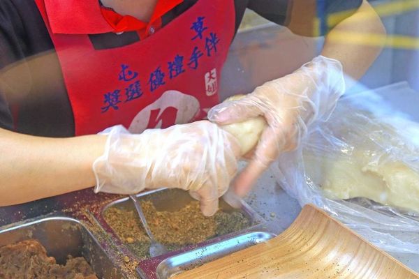 南投草屯旅遊必備伴手禮,久味麻糬草屯大姐手工麻糬-手工現做的美味