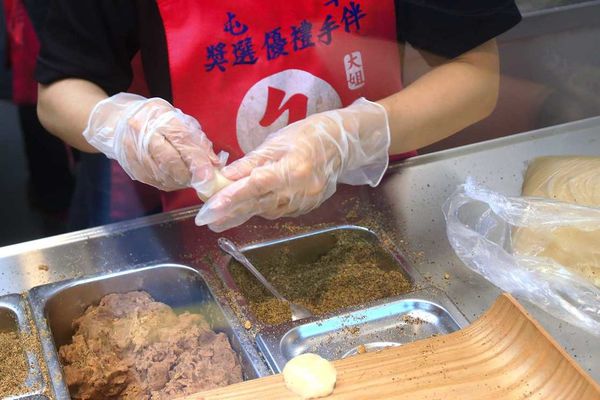 南投草屯旅遊必備伴手禮,久味麻糬草屯大姐手工麻糬-手工現做的美味