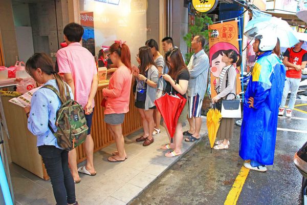 南投草屯旅遊必備伴手禮,久味麻糬草屯大姐手工麻糬-手工現做的美味