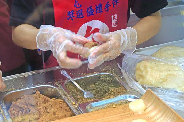 南投草屯旅遊必備伴手禮,久味麻糬草屯大姐手工麻糬-手工現做的美味