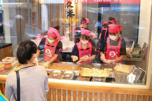 南投草屯旅遊必備伴手禮,久味麻糬草屯大姐手工麻糬-手工現做的美味南投草屯旅遊必備伴手禮,久味麻糬草屯大姐手工麻糬-手工現做的美味