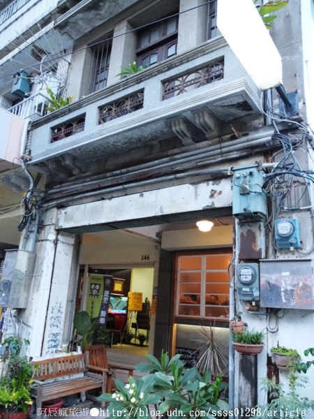 My Beverages 賣 飲料:【美食特搜。台南中西區】My Beverages 賣飲料。書香與甜品滋潤 高齡老屋改造而成的咖啡館