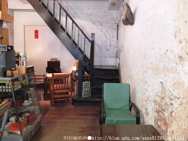 My Beverages 賣 飲料:【美食特搜。台南中西區】My Beverages 賣飲料。書香與甜品滋潤 高齡老屋改造而成的咖啡館