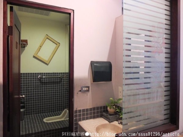 My Beverages 賣 飲料:【美食特搜。台南中西區】My Beverages 賣飲料。書香與甜品滋潤 高齡老屋改造而成的咖啡館