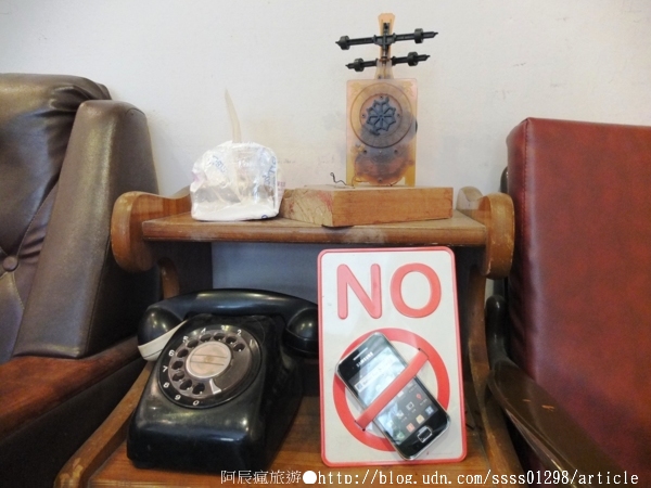 My Beverages 賣 飲料:【美食特搜。台南中西區】My Beverages 賣飲料。書香與甜品滋潤 高齡老屋改造而成的咖啡館