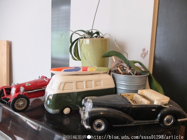 My Beverages 賣 飲料:【美食特搜。台南中西區】My Beverages 賣飲料。書香與甜品滋潤 高齡老屋改造而成的咖啡館