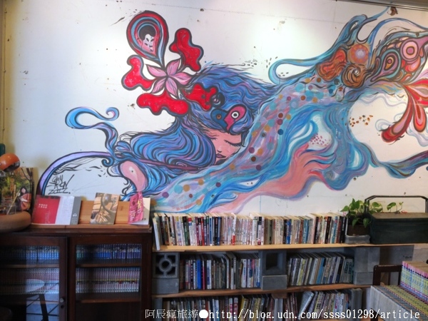 My Beverages 賣 飲料:【美食特搜。台南中西區】My Beverages 賣飲料。書香與甜品滋潤 高齡老屋改造而成的咖啡館