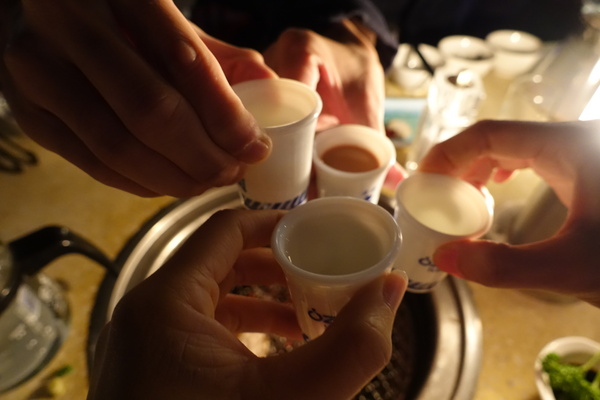 八卦夜未眠：(胖樺食記)陽明山八卦夜未眠景觀餐廳。火鍋燒烤熱炒一應俱全的複合式餐廳搭配無價美景。