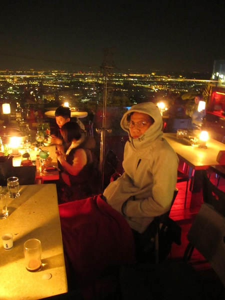 八卦夜未眠：(胖樺食記)陽明山八卦夜未眠景觀餐廳。火鍋燒烤熱炒一應俱全的複合式餐廳搭配無價美景。