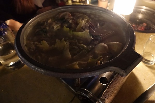 八卦夜未眠：(胖樺食記)陽明山八卦夜未眠景觀餐廳。火鍋燒烤熱炒一應俱全的複合式餐廳搭配無價美景。