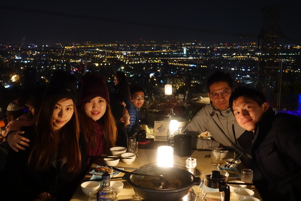 八卦夜未眠：(胖樺食記)陽明山八卦夜未眠景觀餐廳。火鍋燒烤熱炒一應俱全的複合式餐廳搭配無價美景。