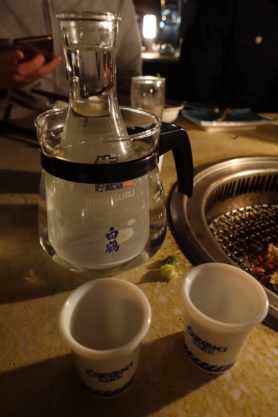 八卦夜未眠：(胖樺食記)陽明山八卦夜未眠景觀餐廳。火鍋燒烤熱炒一應俱全的複合式餐廳搭配無價美景。