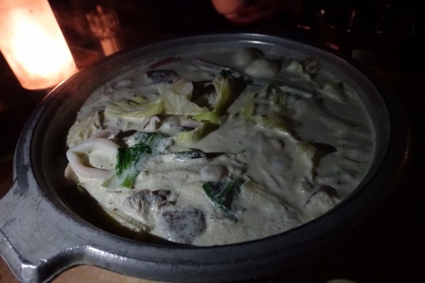 八卦夜未眠：(胖樺食記)陽明山八卦夜未眠景觀餐廳。火鍋燒烤熱炒一應俱全的複合式餐廳搭配無價美景。