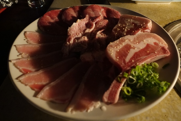 八卦夜未眠：(胖樺食記)陽明山八卦夜未眠景觀餐廳。火鍋燒烤熱炒一應俱全的複合式餐廳搭配無價美景。