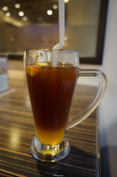 日光寒舍咖啡洋食館:台北 捷運忠孝敦化站 日光寒舍~CP值超高牛肩排沙拉+番茄細扁麵下午茶