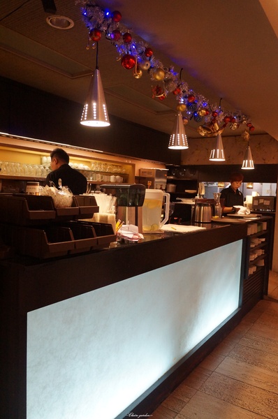 日光寒舍咖啡洋食館:台北 捷運忠孝敦化站 日光寒舍~CP值超高牛肩排沙拉+番茄細扁麵下午茶