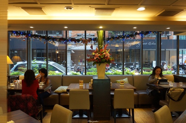 日光寒舍咖啡洋食館:台北 捷運忠孝敦化站 日光寒舍~CP值超高牛肩排沙拉+番茄細扁麵下午茶