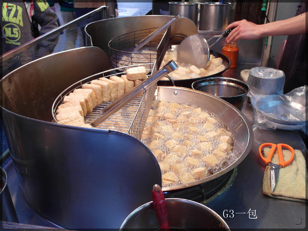 家鄉涼麵:士林夜市內酥脆好吃的臭豆腐-「家鄉涼麵」