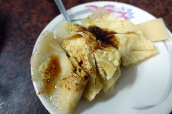 豆奶宗：(胖樺食記)台南必吃超人氣消夜早餐「豆奶宗」，沙茶蛋餅/蘿蔔糕/火腿蛋吐司/高大鮮乳紅茶拿鐵/排隊店/平價/路邊攤